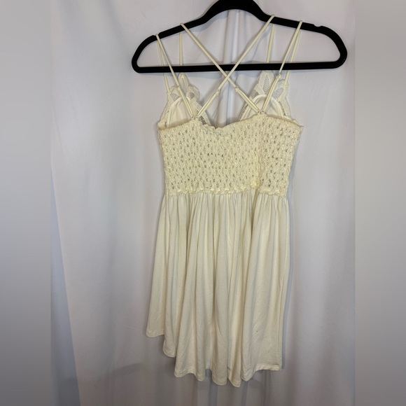 Zenana Women’s Elegant Cream Lace Tank - Picture 3 of 5